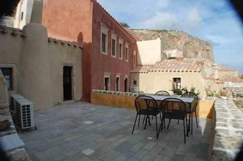 Goulas Traditional Guesthouse