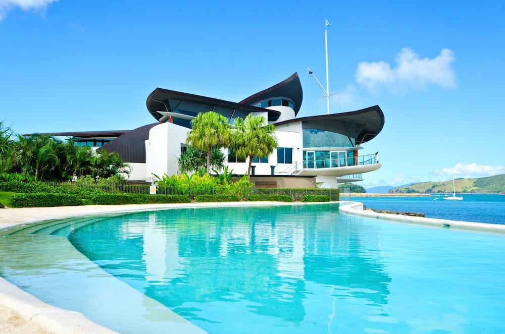 Hamilton Island Yacht Club Villas