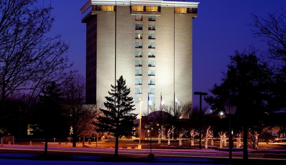 Brooklyn Center Hotel