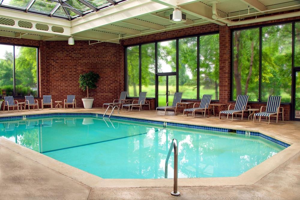 Brooklyn Center Hotel