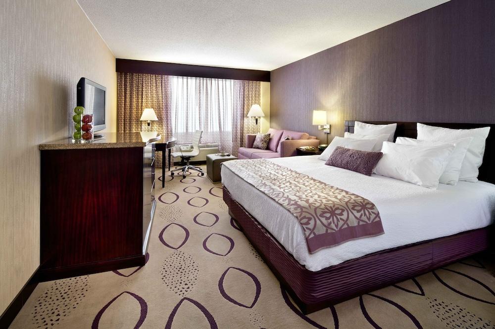 Brooklyn Center Hotel