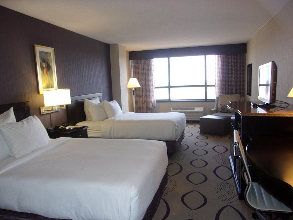 Brooklyn Center Hotel