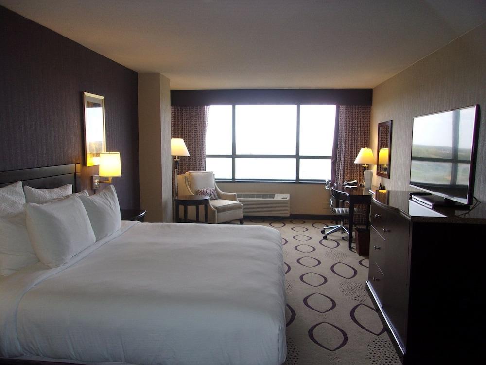 Brooklyn Center Hotel