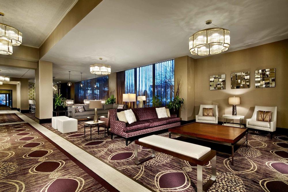 Brooklyn Center Hotel