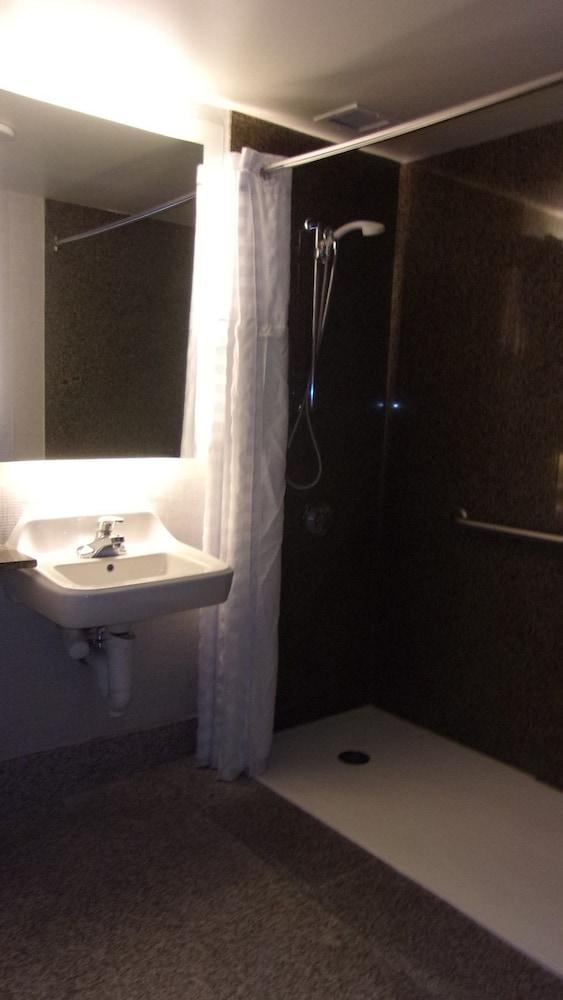 Brooklyn Center Hotel