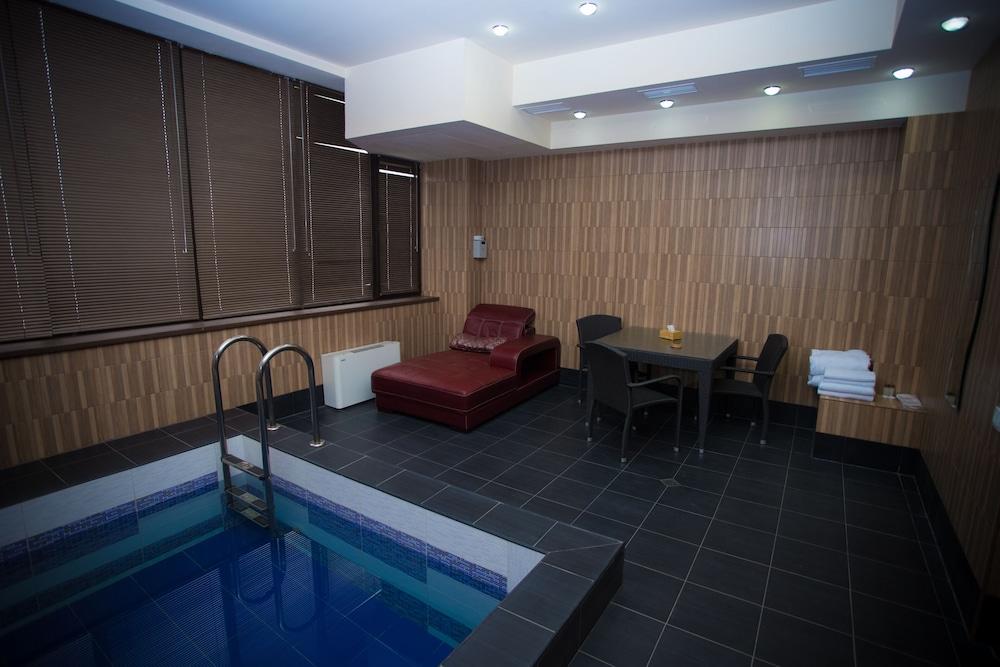 Nare Hotel