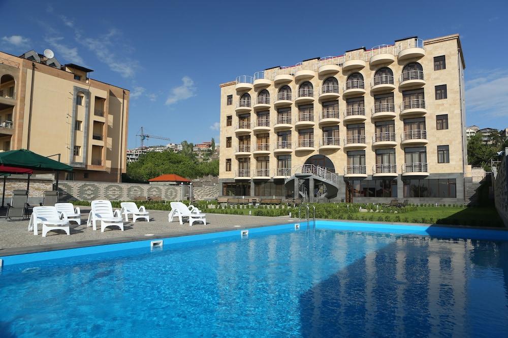 Nare Hotel