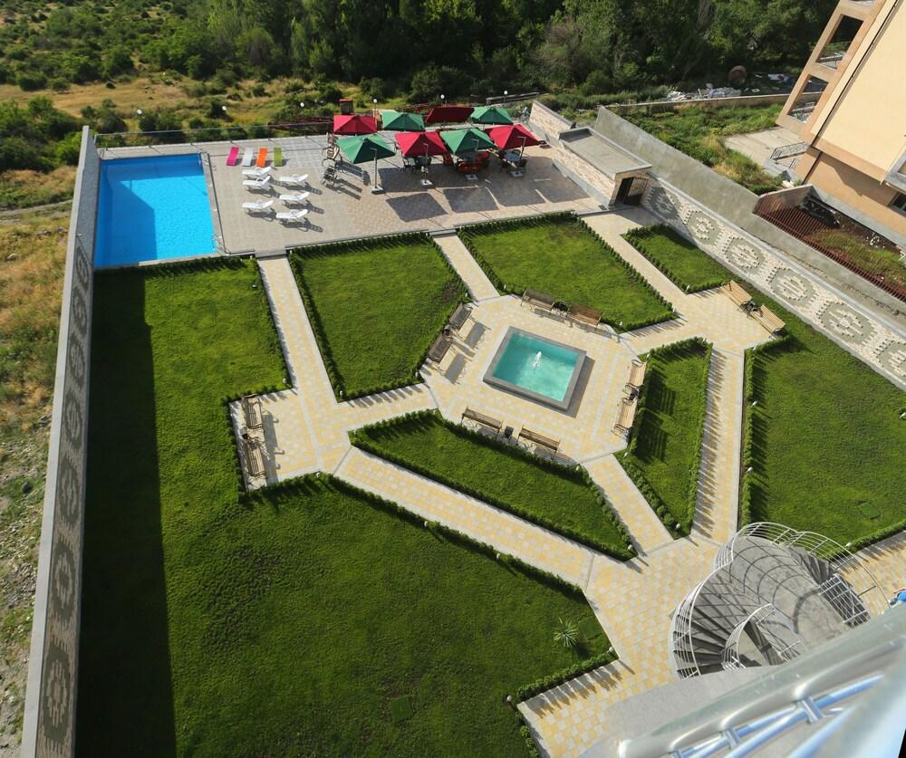 Nare Hotel