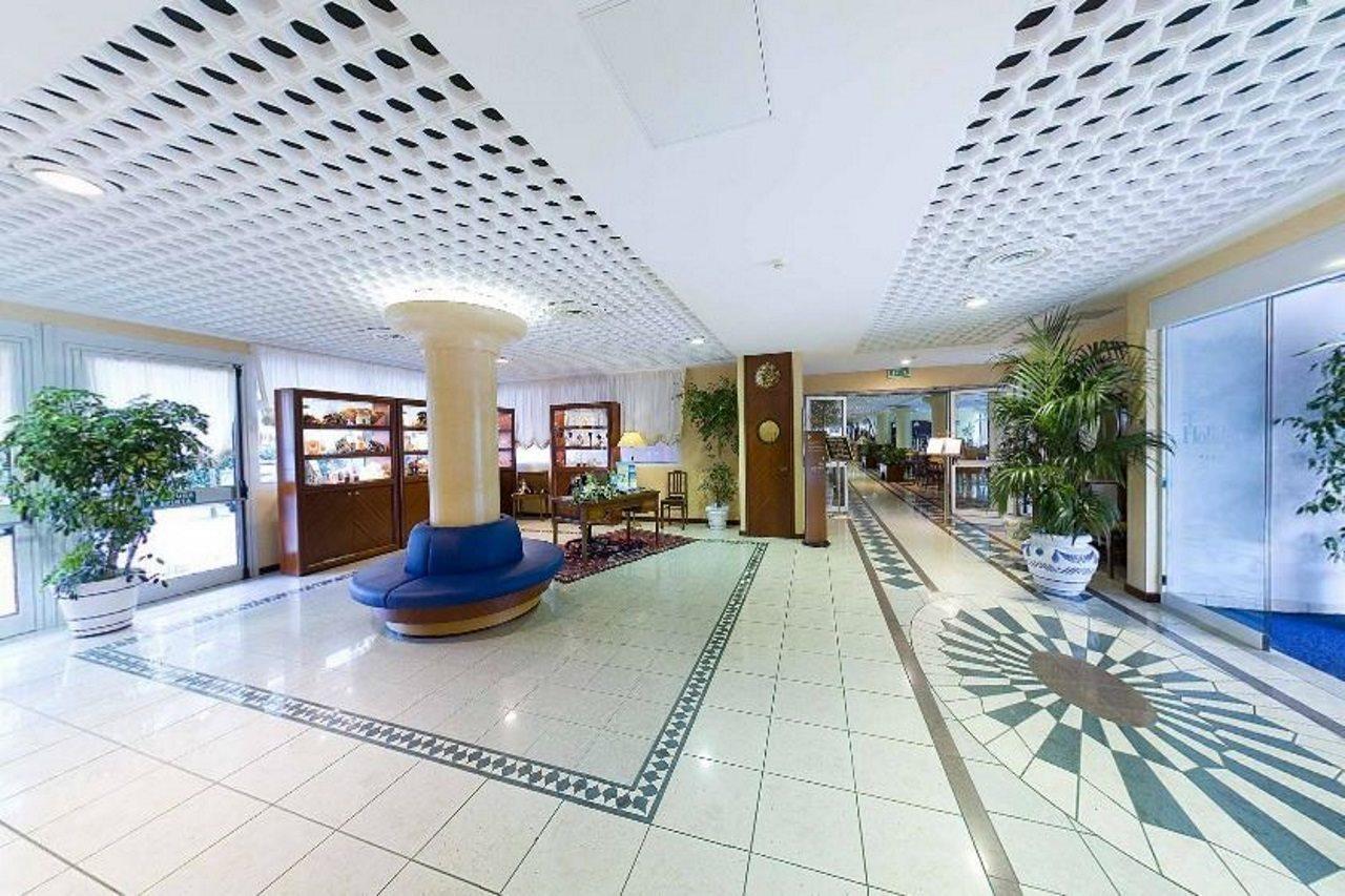 Holiday Aparthotel