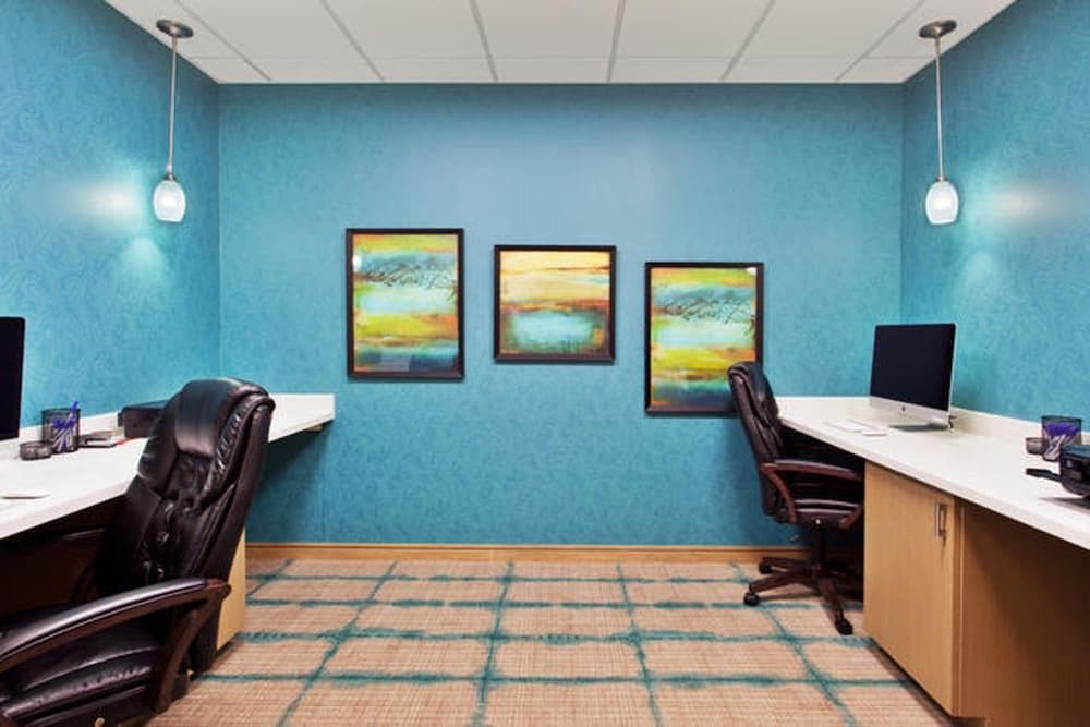 Holiday Inn Express & Suites Warner Robins North West