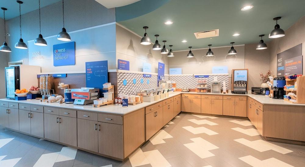 Holiday Inn Express & Suites Warner Robins North West