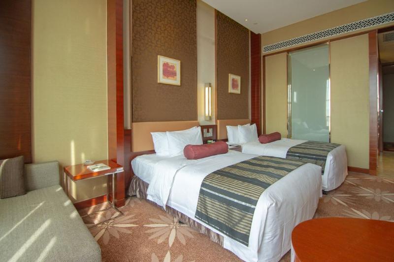 Howard Johnson Puhui Plaza