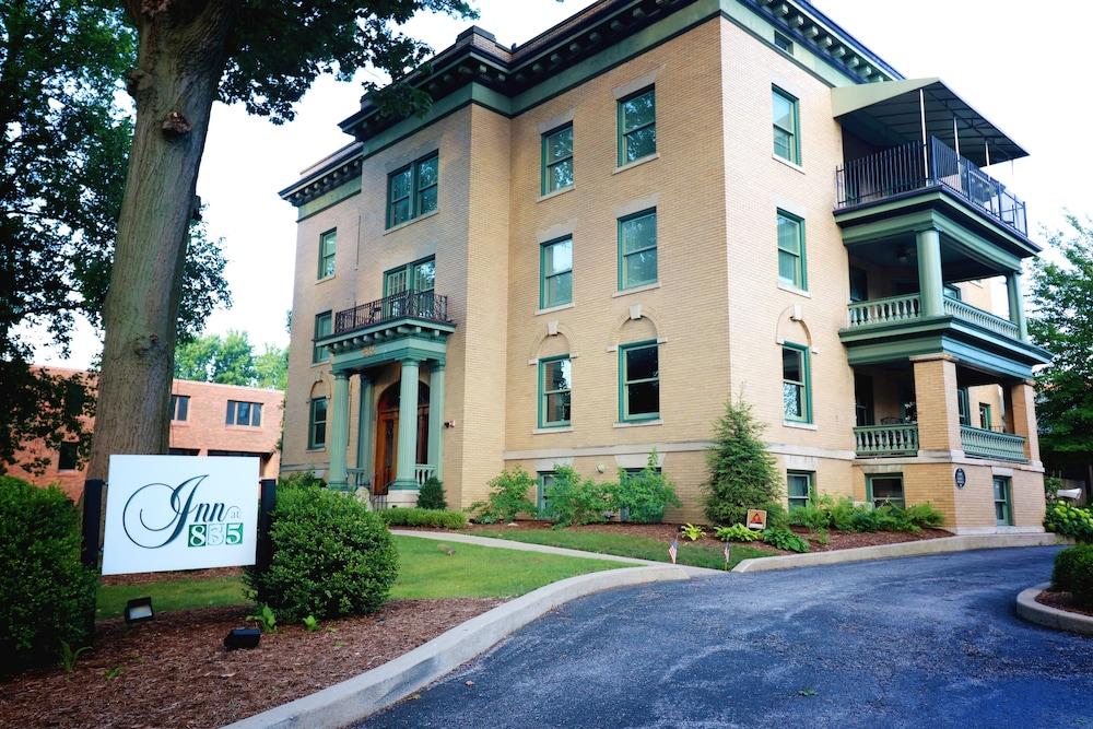 Inn at 835