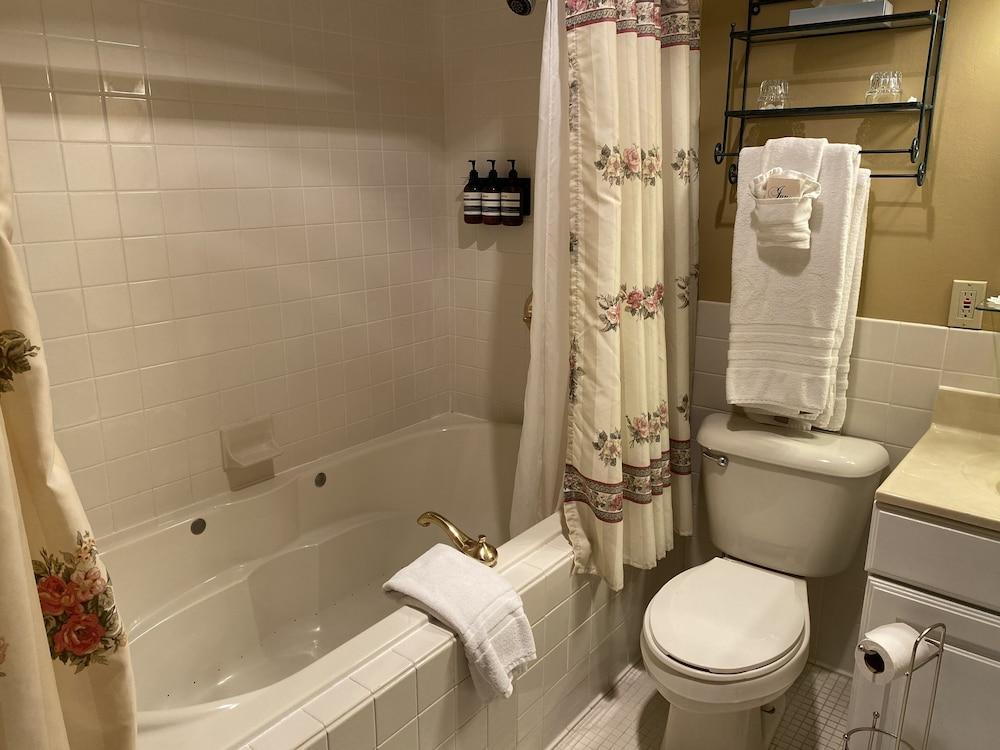 Inn at 835