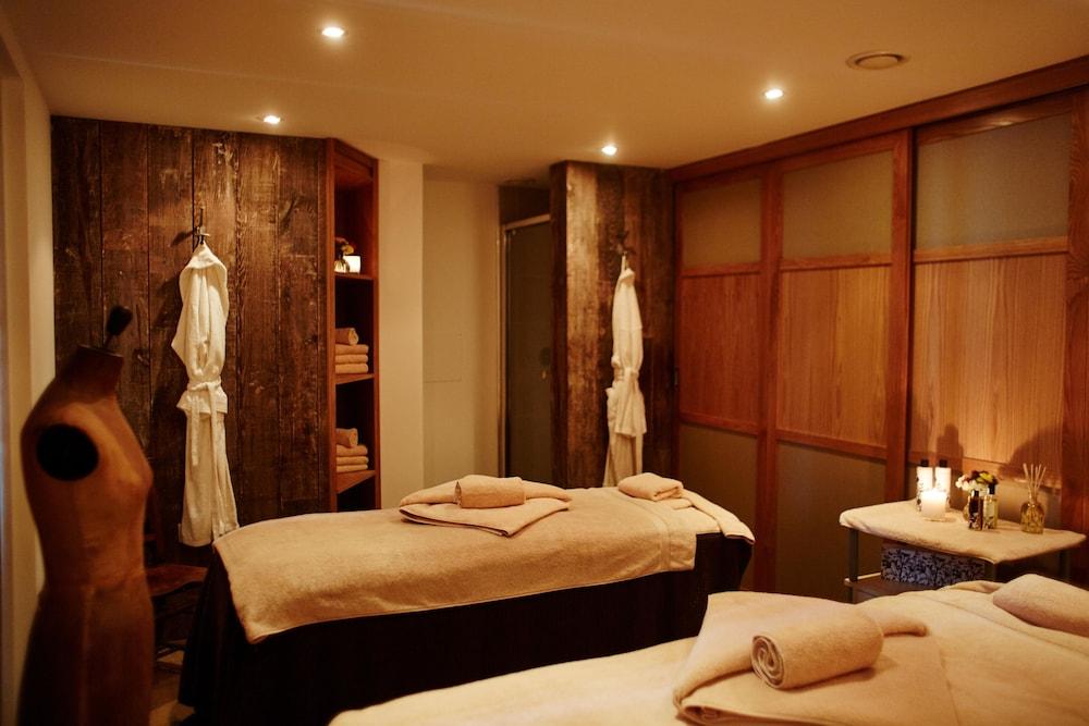 St Moritz Hotel