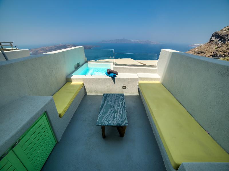 Santorini Royal Suites