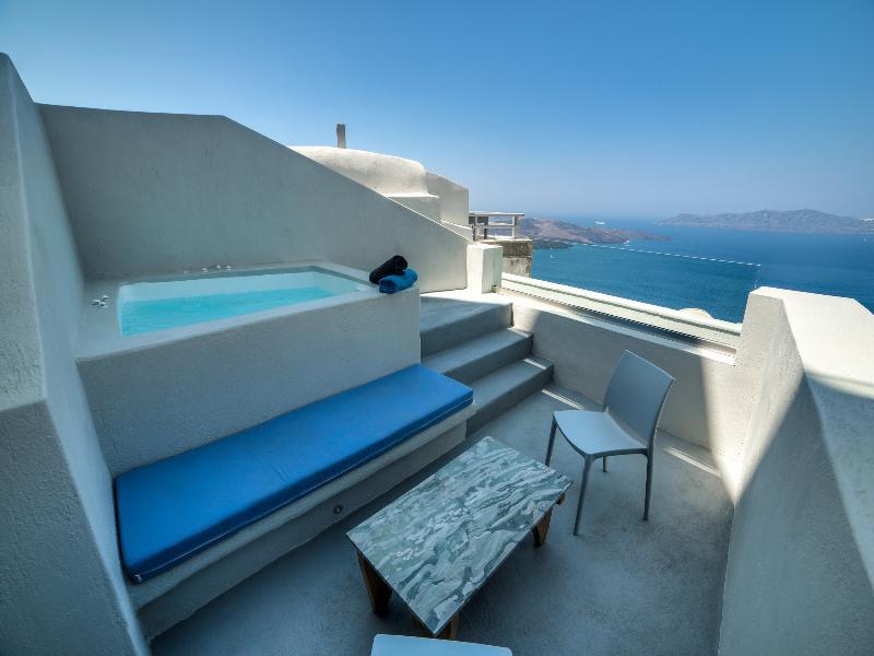Santorini Royal Suites