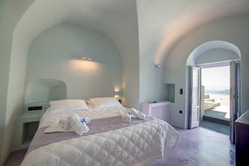 Santorini Royal Suites