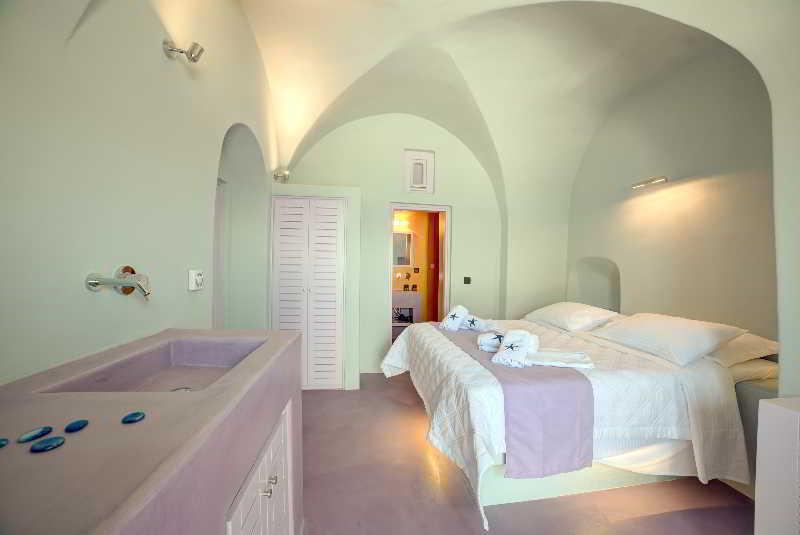 Santorini Royal Suites