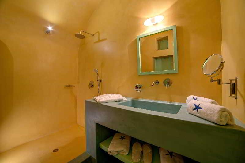 Santorini Royal Suites