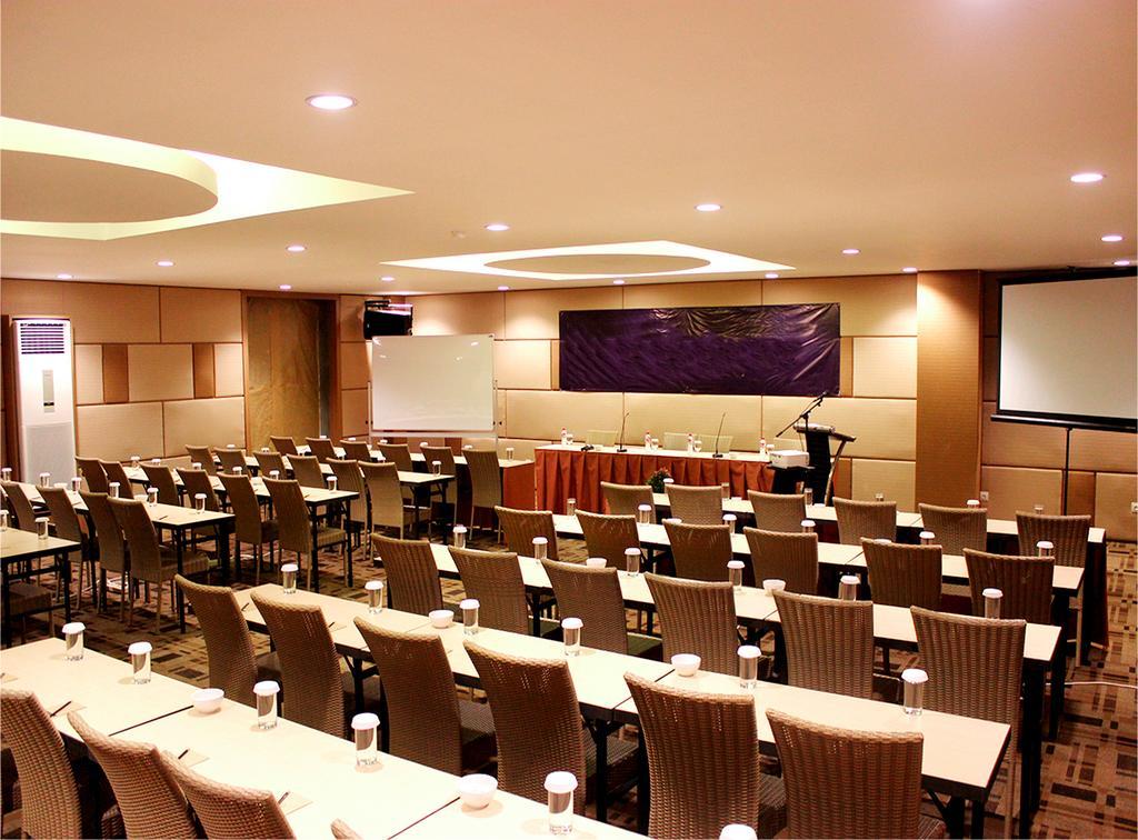 Dewarna Hotel & Convention Bojonegoro