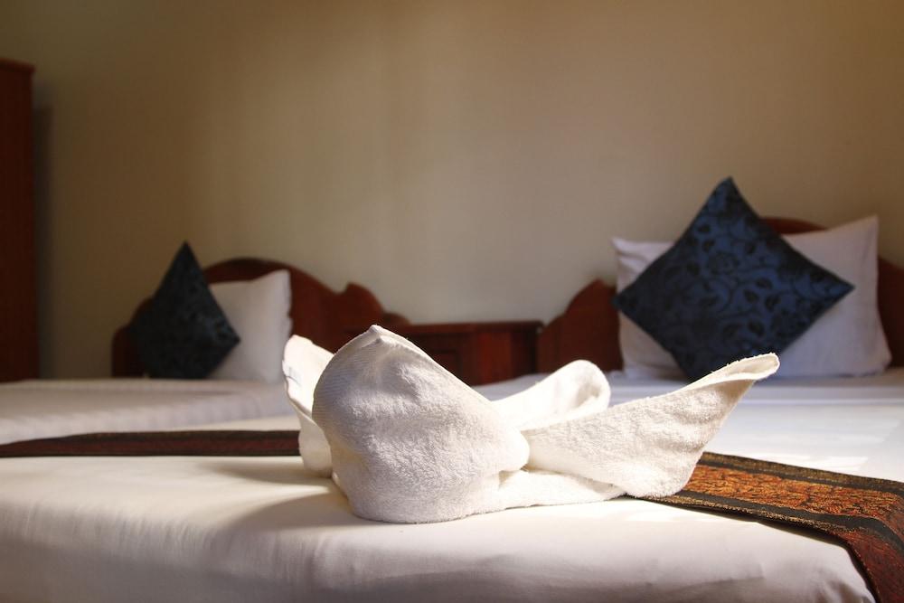 Golden Noura Villa - Pub & Restaurant