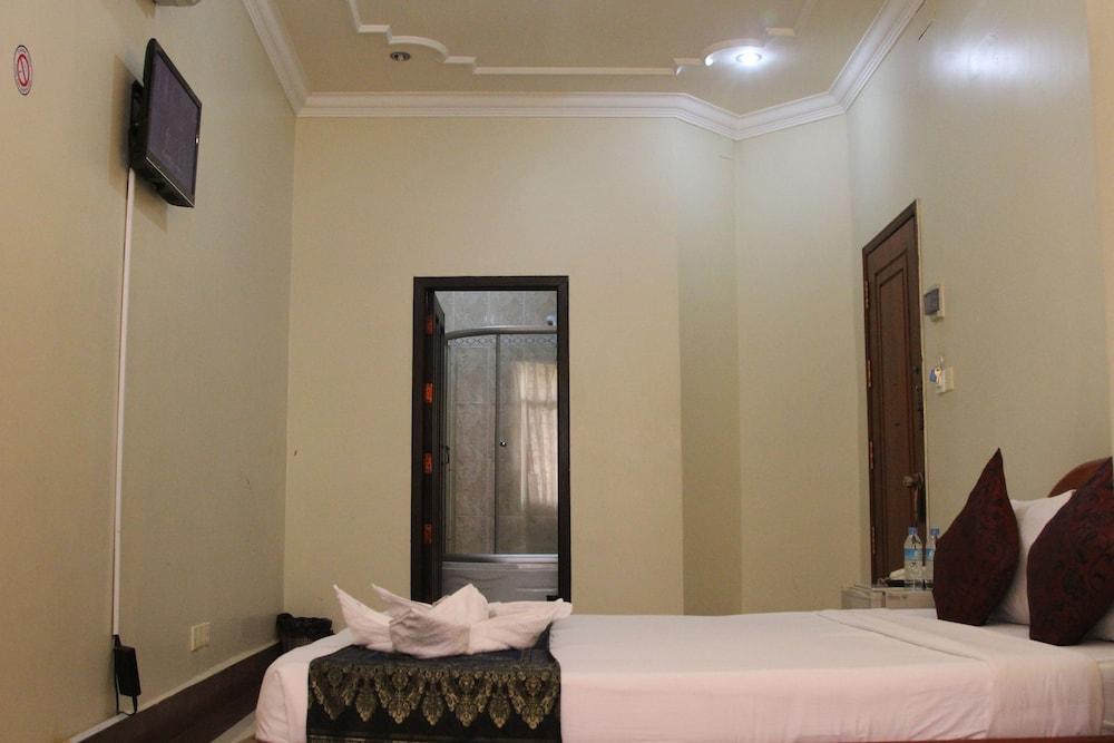 Golden Noura Villa - Pub & Restaurant