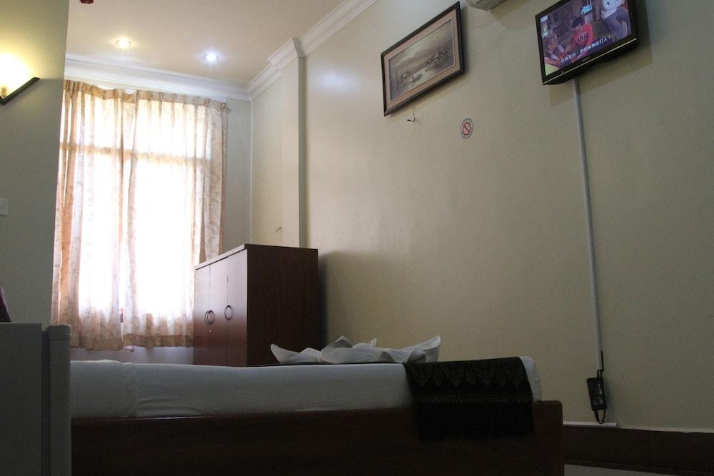 Golden Noura Villa - Pub & Restaurant