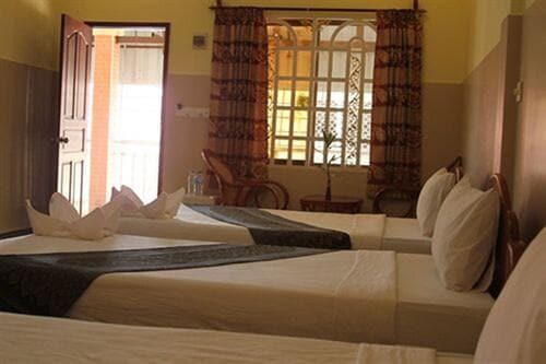 Golden Noura Villa - Pub & Restaurant