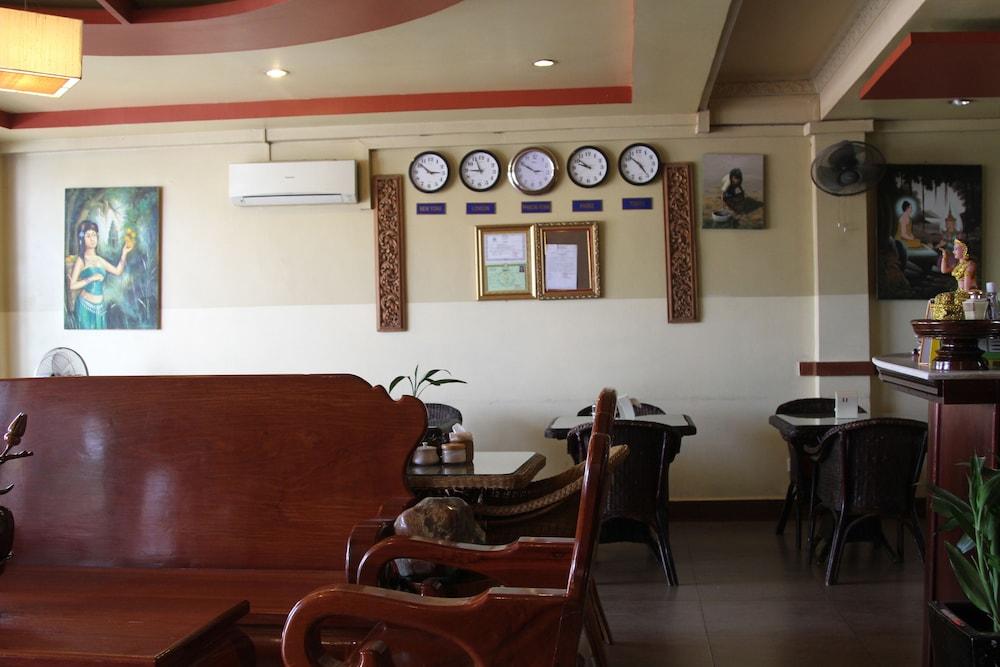 Golden Noura Villa - Pub & Restaurant