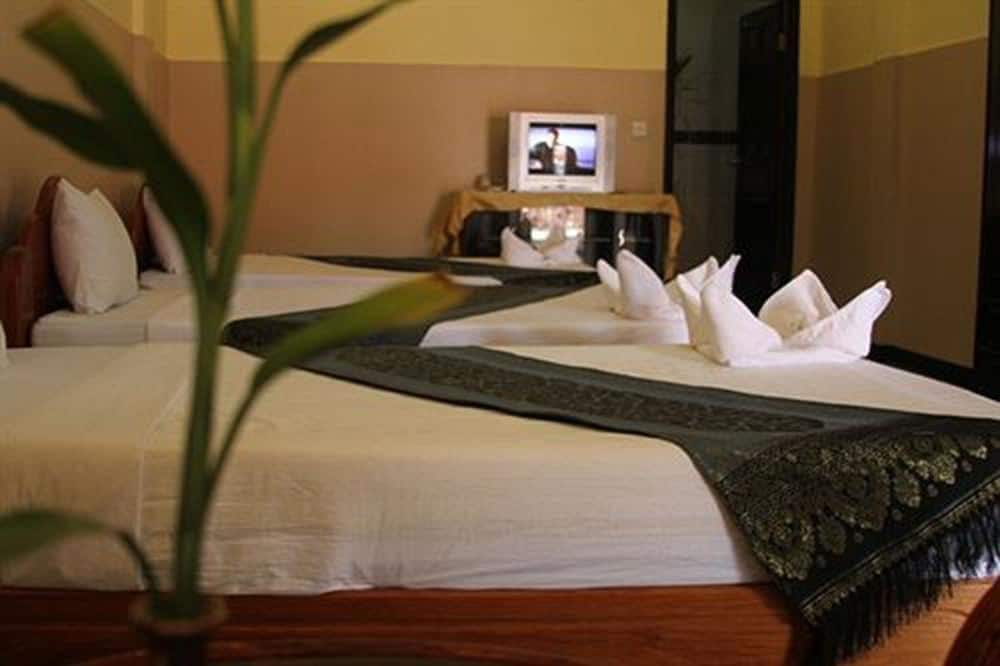 Golden Noura Villa - Pub & Restaurant