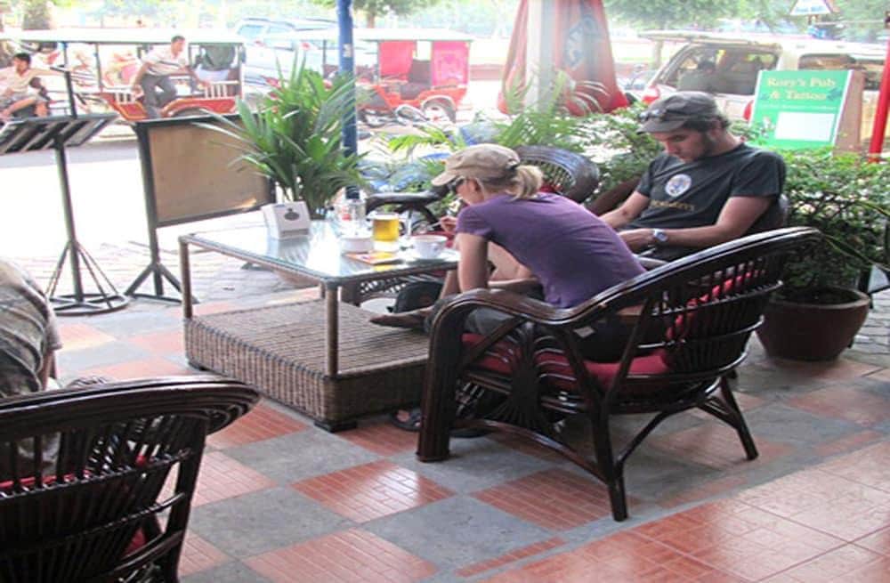 Golden Noura Villa - Pub & Restaurant