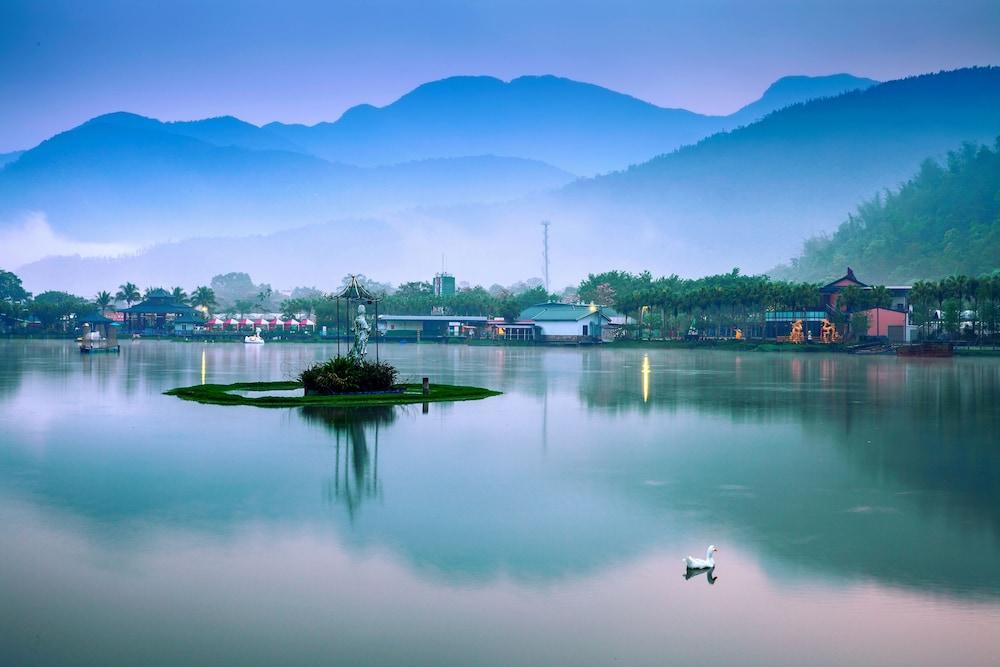 Lakeside Resort
