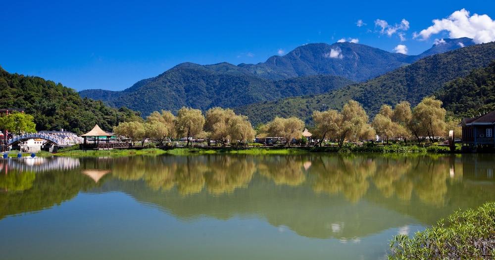 Lakeside Resort