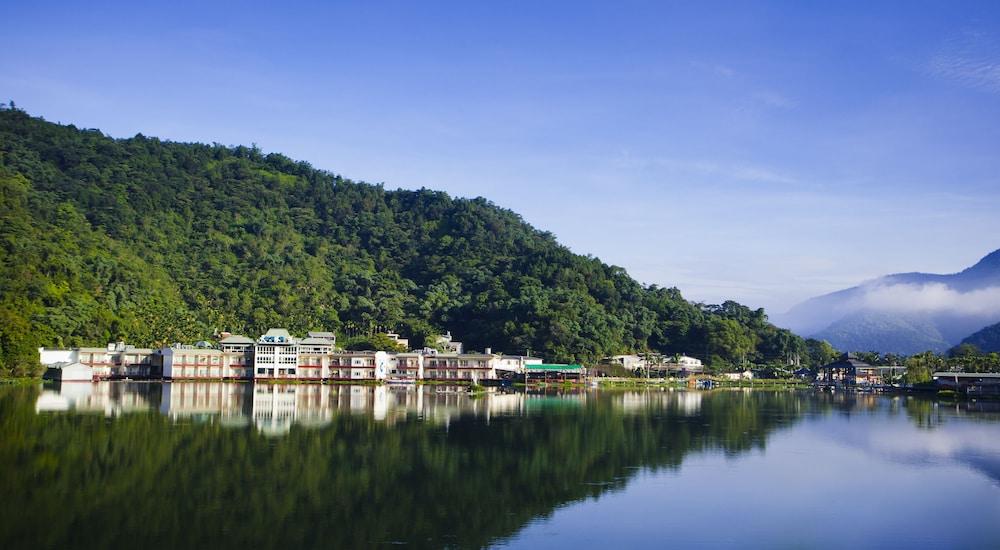 Lakeside Resort