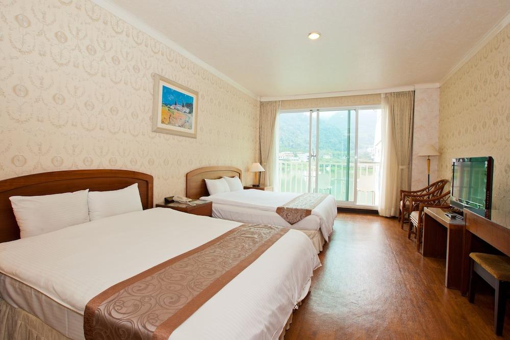 Lakeside Resort