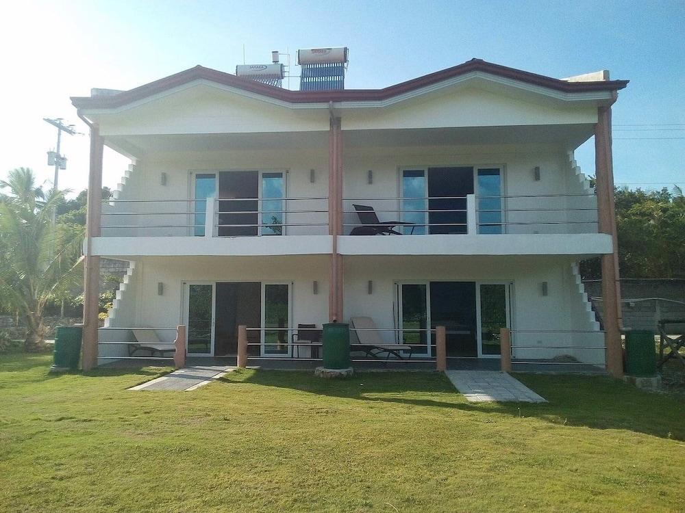 La Estrella Beach Resort and Cabilao Dive Center