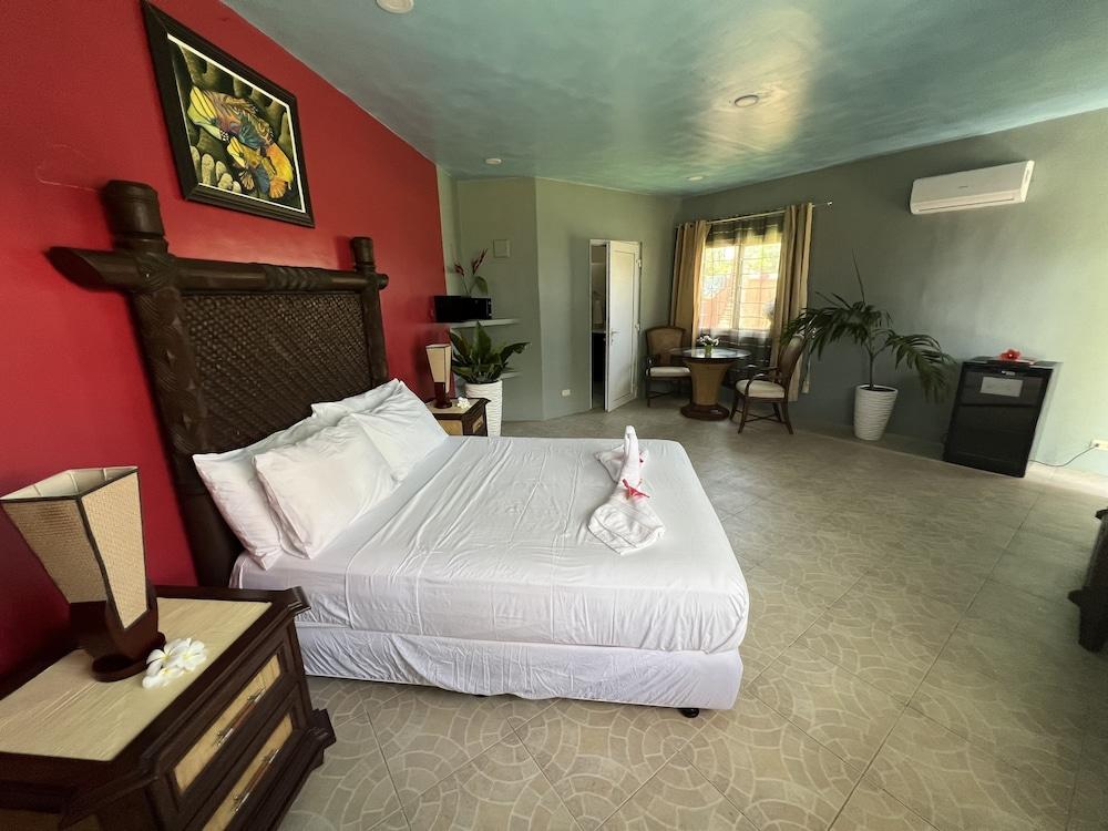 La Estrella Beach Resort and Cabilao Dive Center