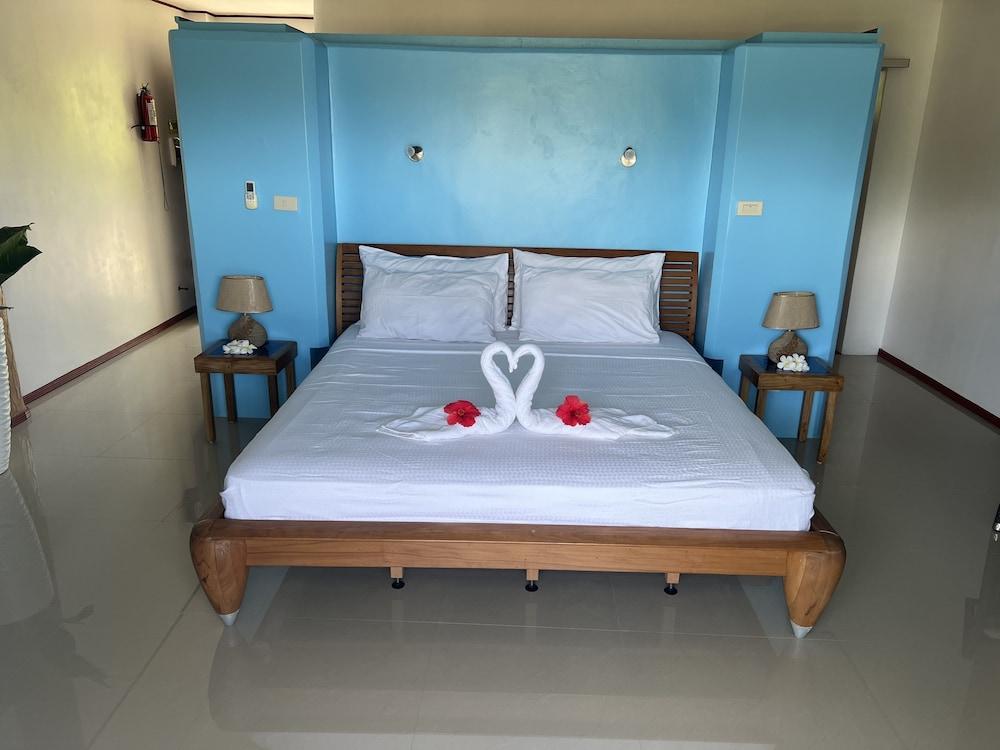 La Estrella Beach Resort and Cabilao Dive Center