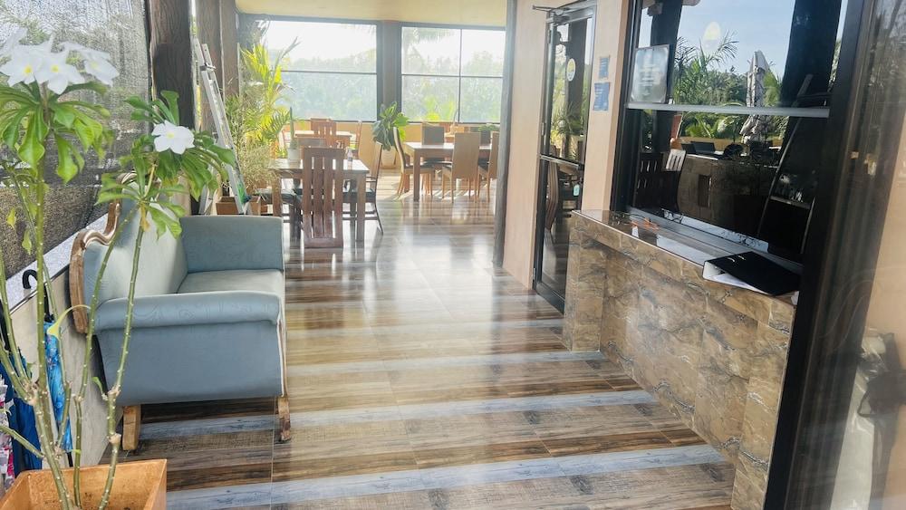 La Estrella Beach Resort and Cabilao Dive Center