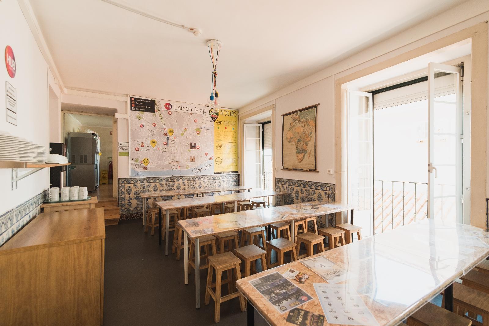 Hub New Lisbon Hostel