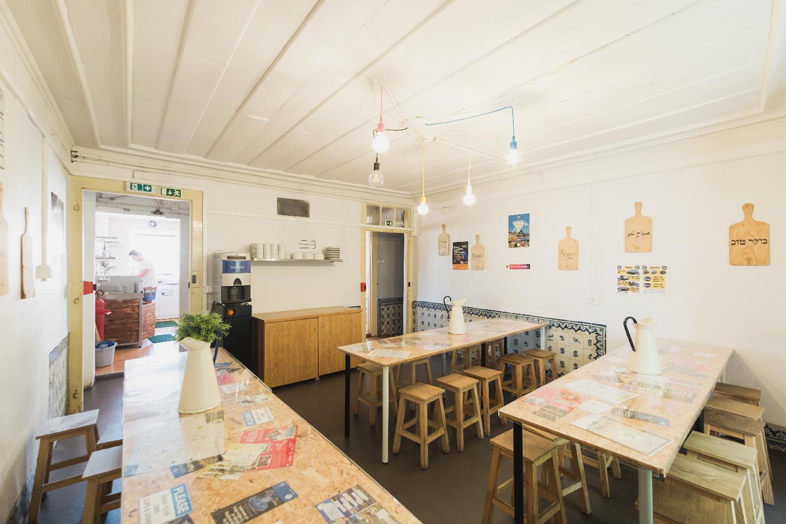 Hub New Lisbon Hostel