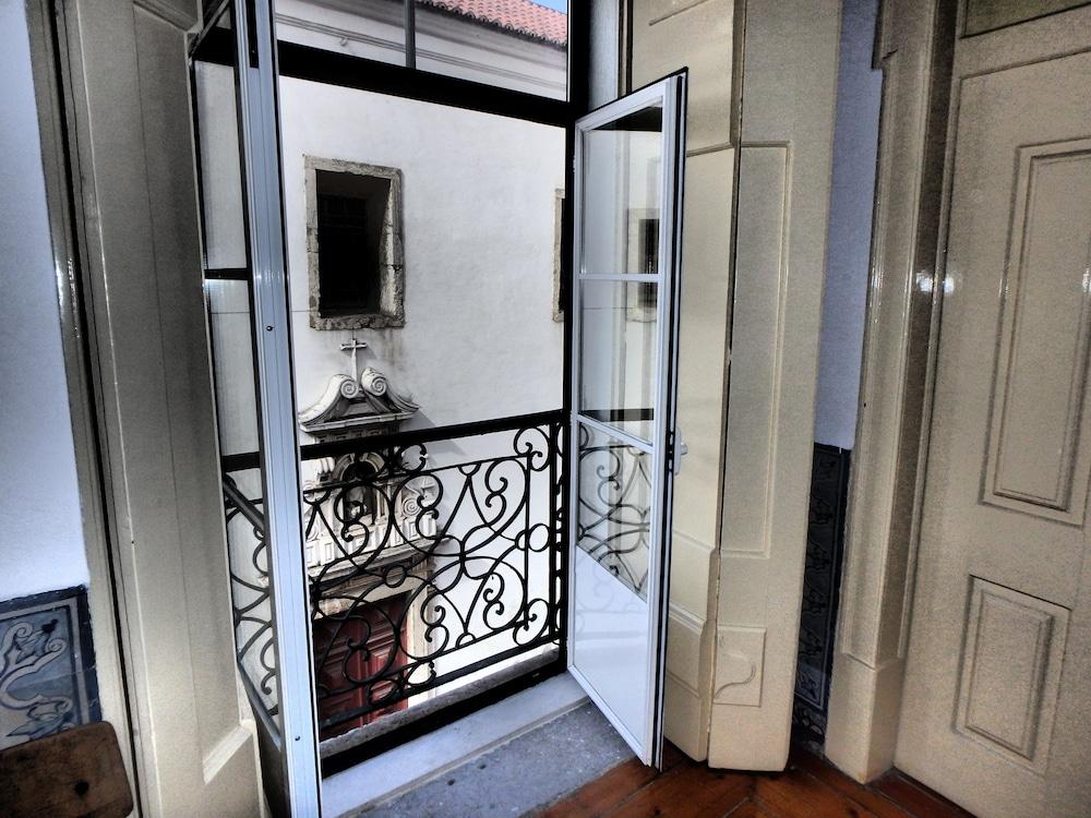 Hub New Lisbon Hostel