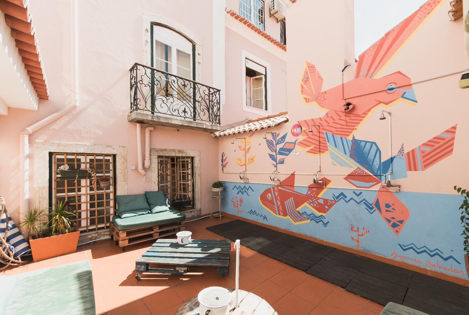 Hub New Lisbon Hostel