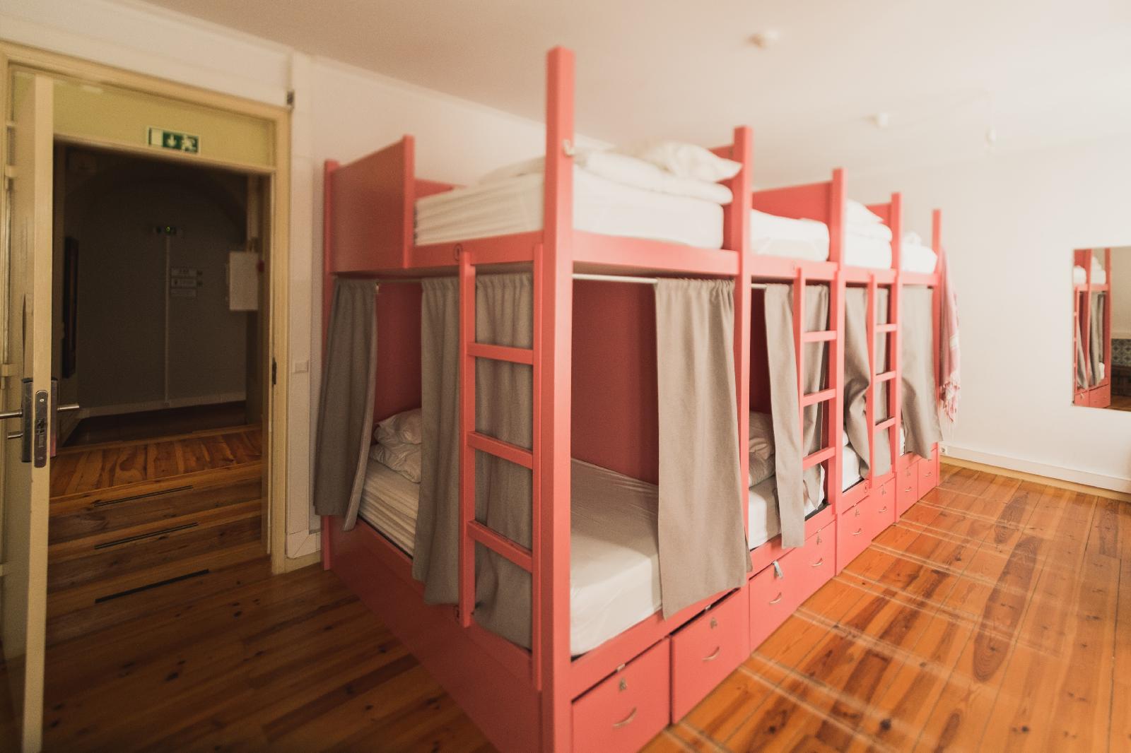 Hub New Lisbon Hostel
