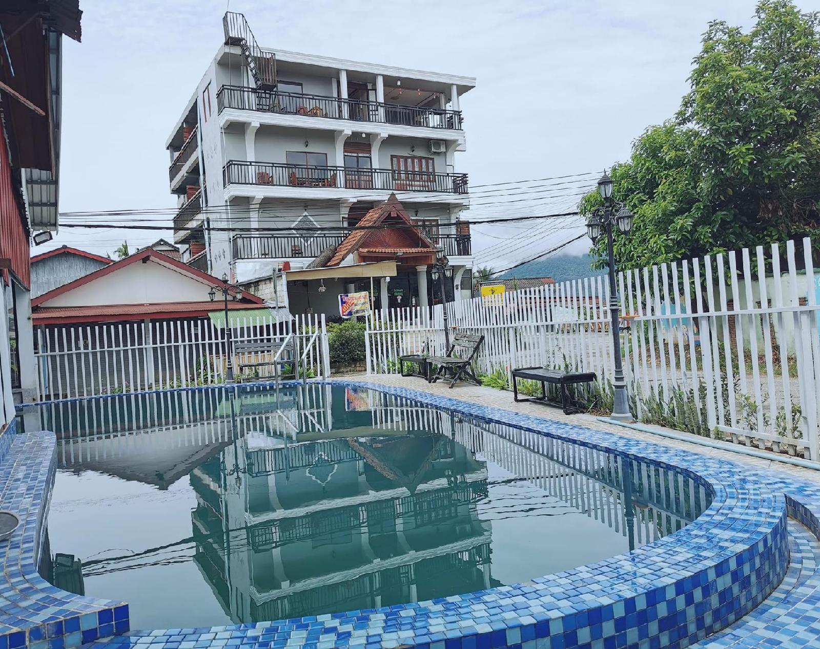 Mountain View Riverside Boutique Hotel
