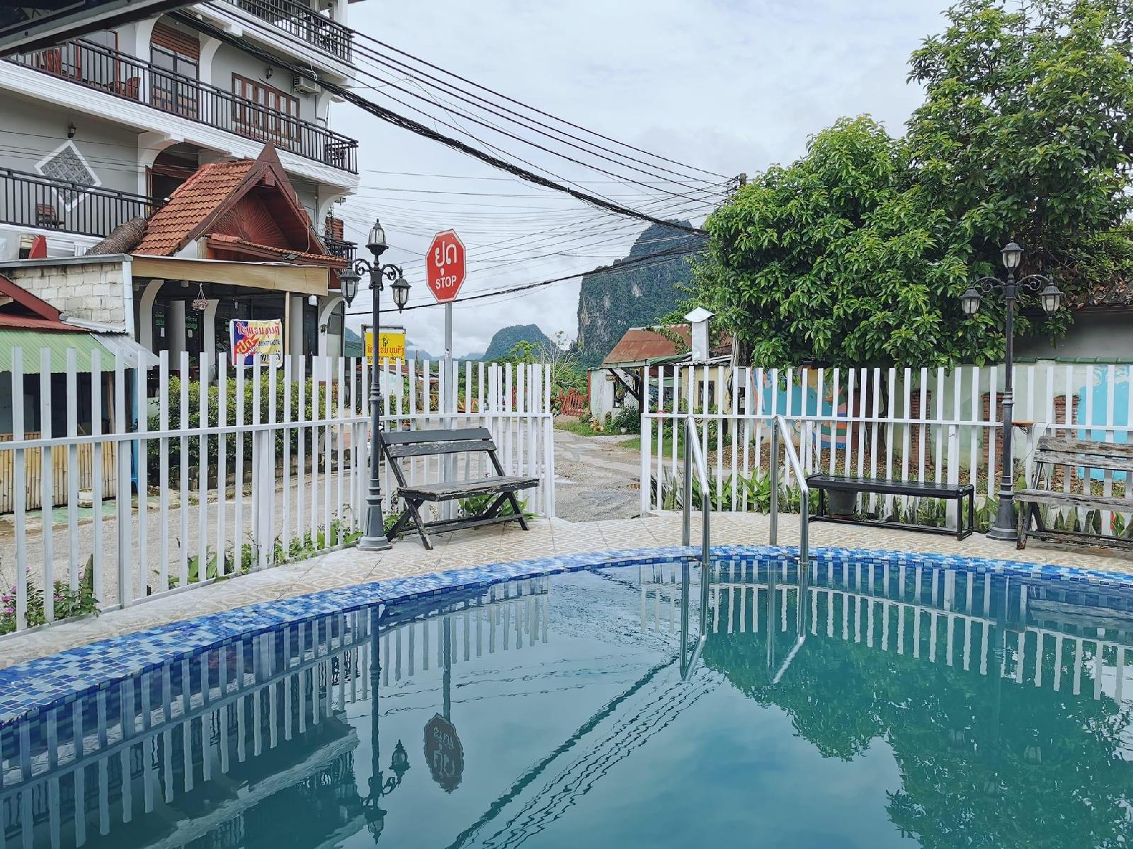 Mountain View Riverside Boutique Hotel