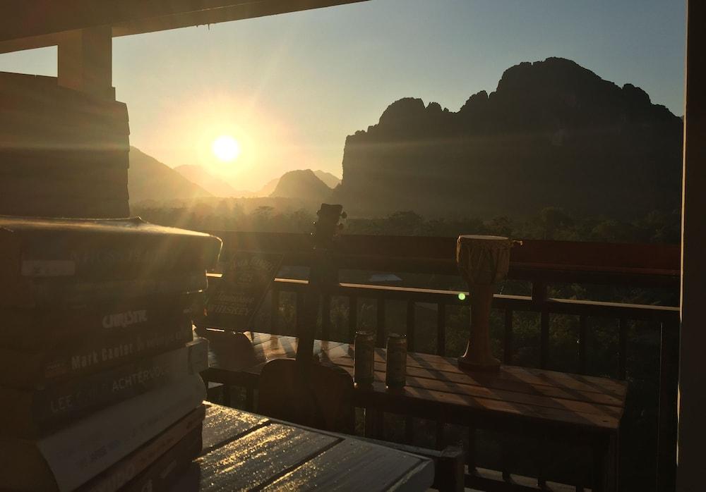 Mountain View Riverside Boutique Hotel