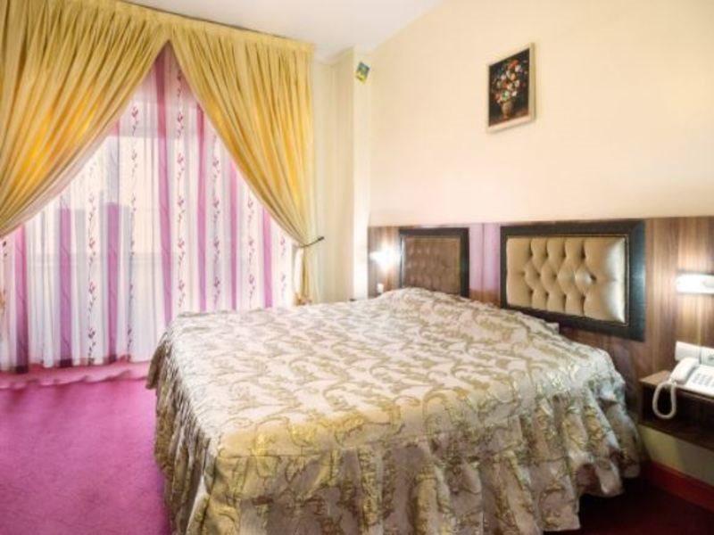 Theran Sasan Hotel
