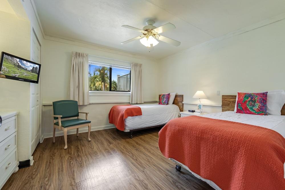 Tropical Sands Resort